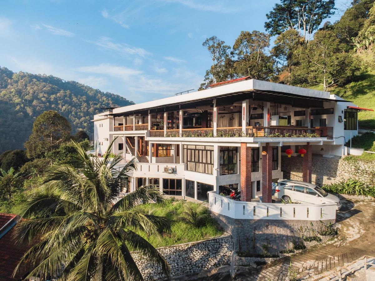Ellin Forest Karaoke & Pool Resort Bukit Tinggi Bentong Buitenkant foto