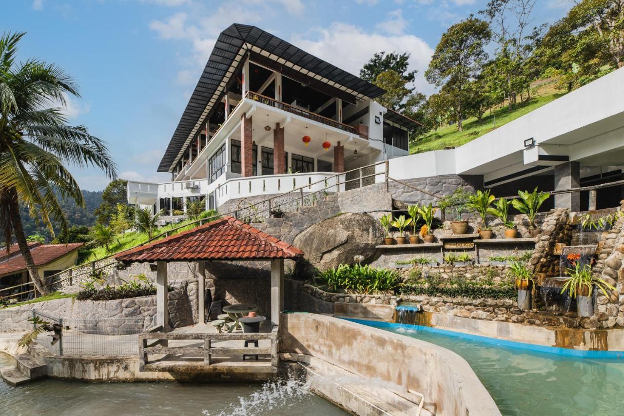 Ellin Forest Karaoke & Pool Resort Bukit Tinggi Bentong Buitenkant foto
