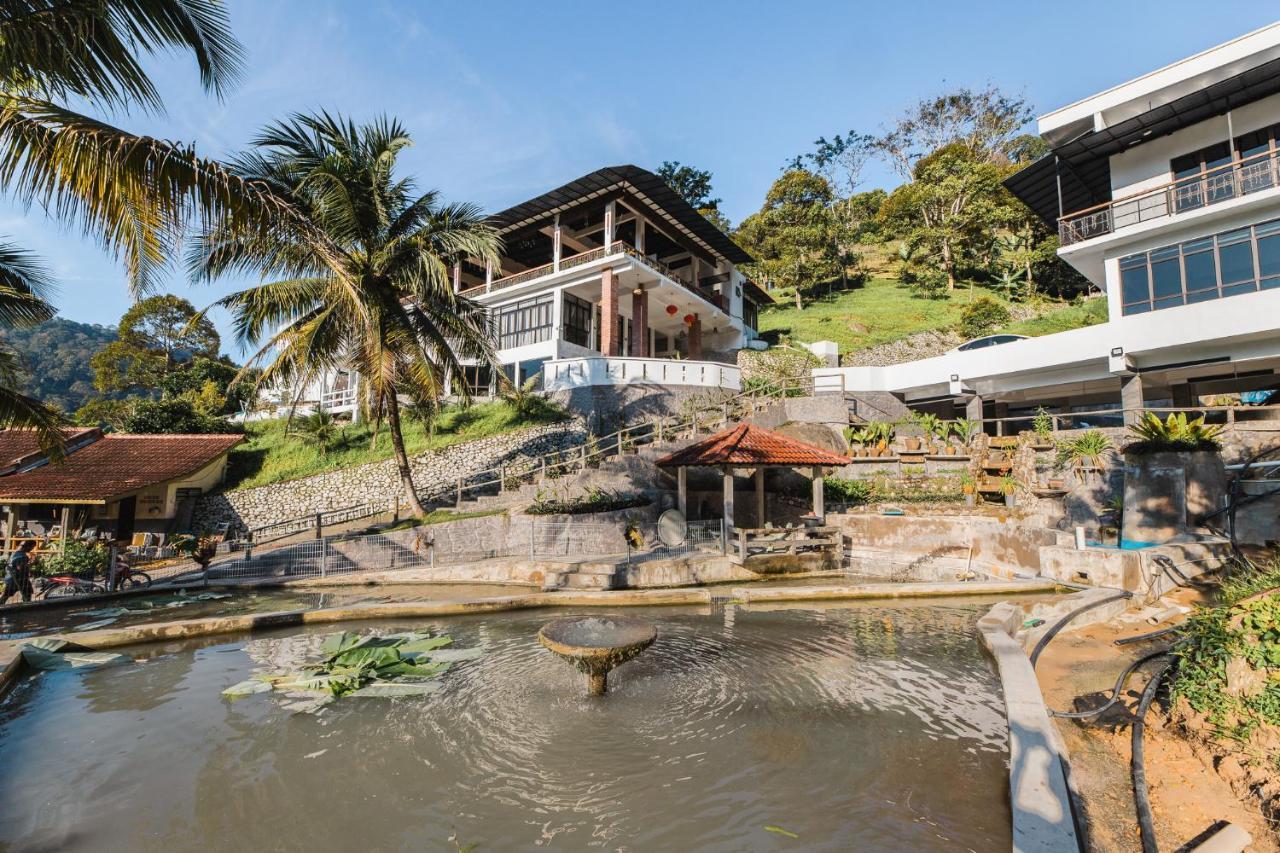 Ellin Forest Karaoke & Pool Resort Bukit Tinggi Bentong Buitenkant foto