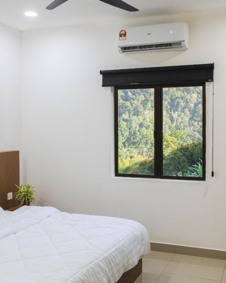 Ellin Forest Karaoke & Pool Resort Bukit Tinggi Bentong Buitenkant foto
