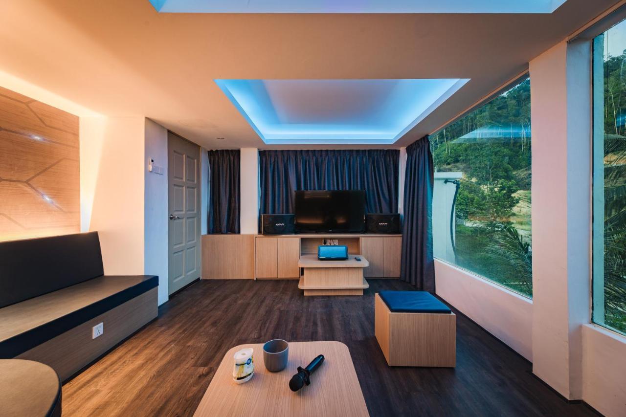 Ellin Forest Karaoke & Pool Resort Bukit Tinggi Bentong Buitenkant foto