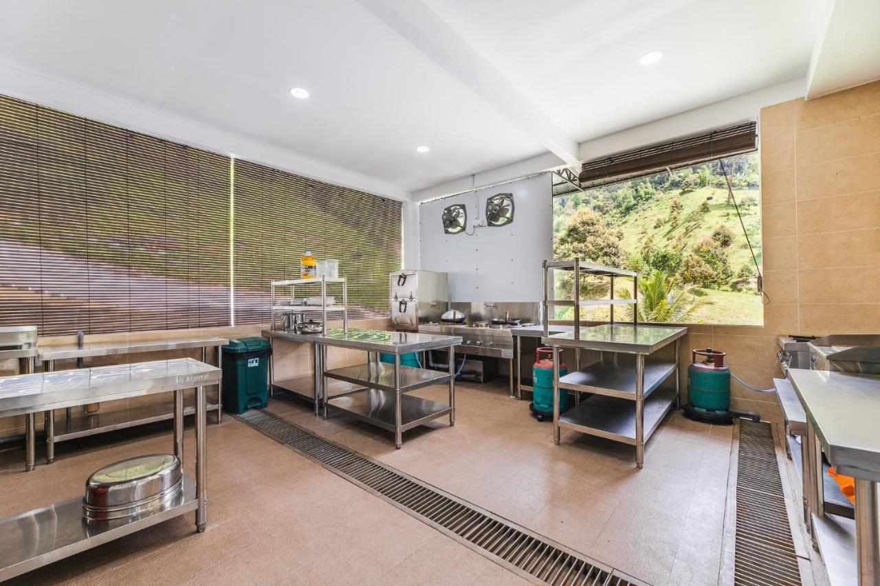 Ellin Forest Karaoke & Pool Resort Bukit Tinggi Bentong Buitenkant foto